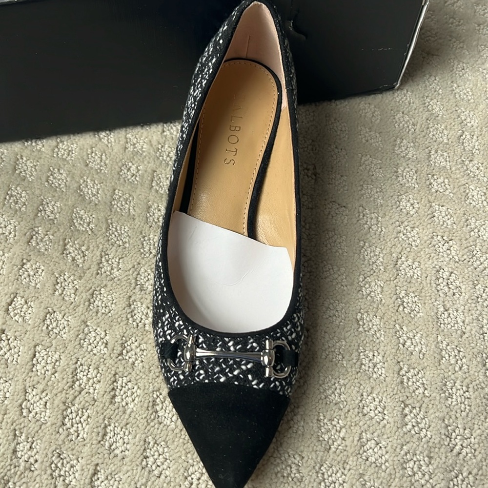 NWT Woman’s dress shoes by Talbots. Never worn still in box. Black/white size M.